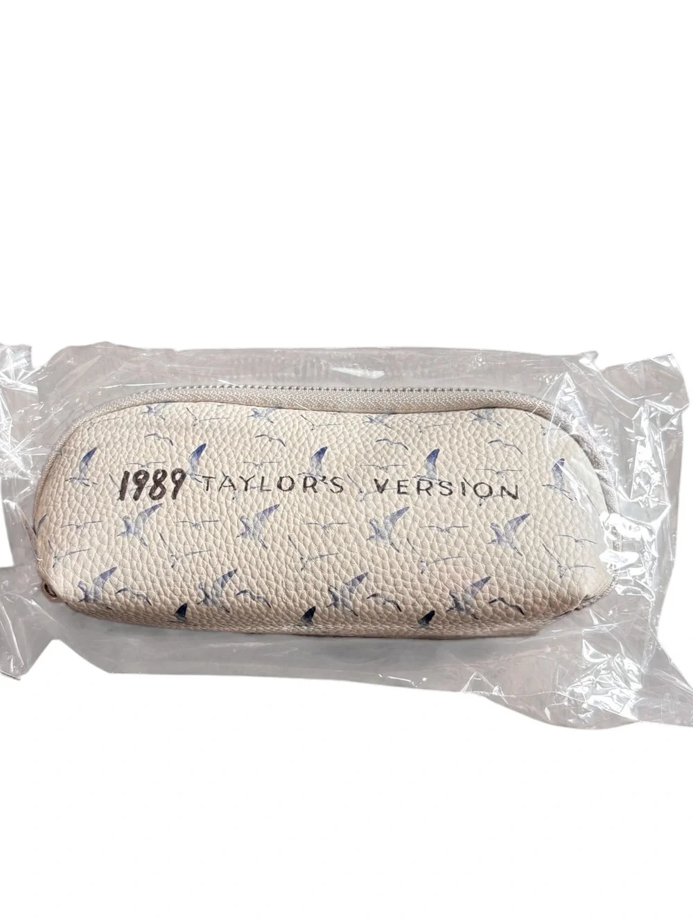 Taylor Swift 1989 (Taylor's Version) Cream Sunglasses and Case - Picture 6 of 6